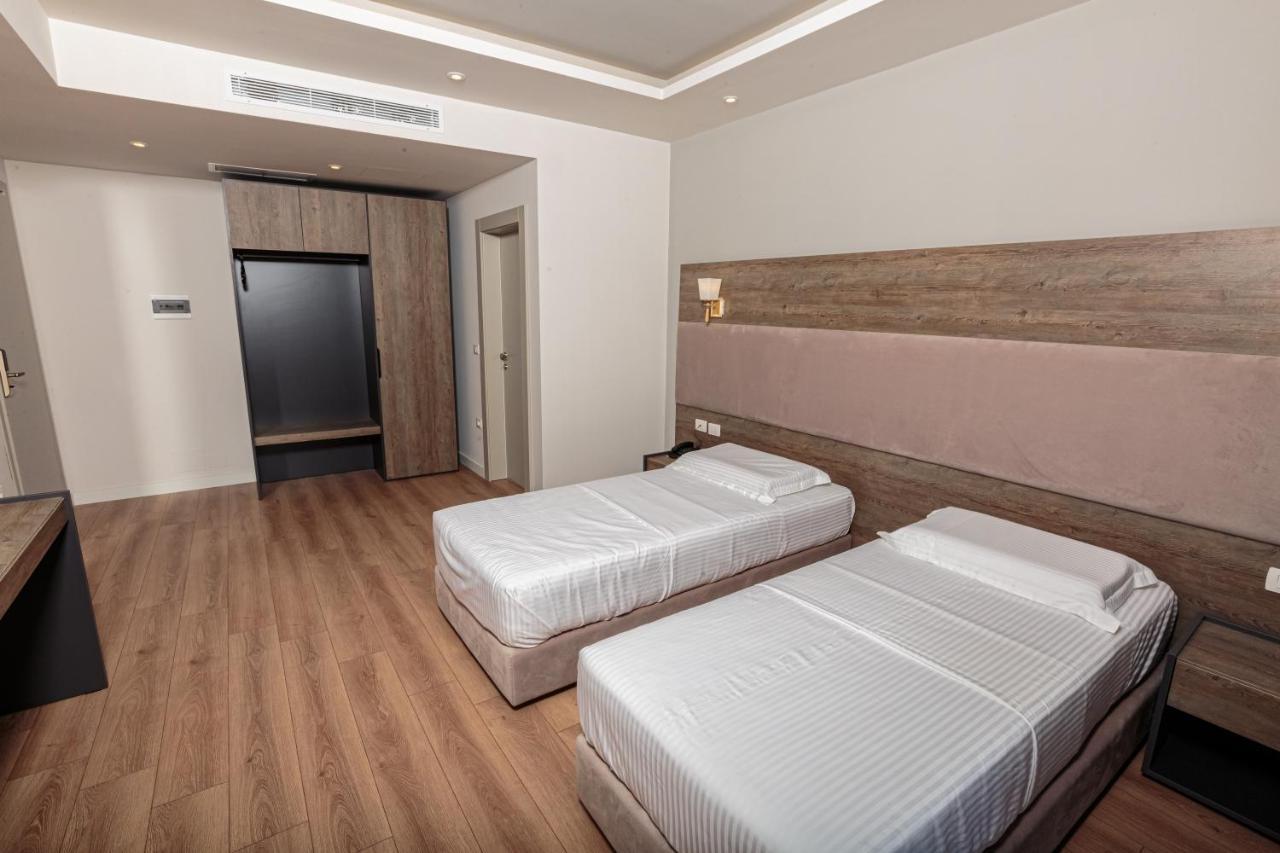 Hotel Real Vlorë Buitenkant foto