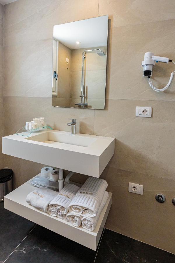 Hotel Real Vlorë Buitenkant foto