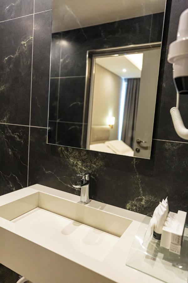 Hotel Real Vlorë Buitenkant foto
